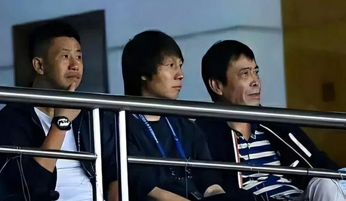 李铁这种情况,他的妻子龙菲将来会管他吗?_问题_赃款_什么