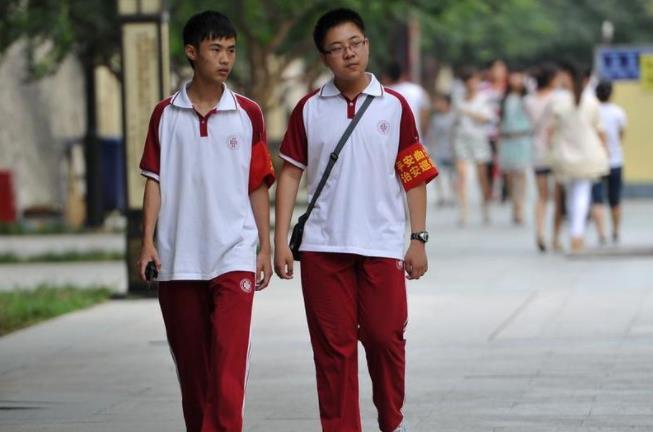 中国20最丑校服 夏季图片