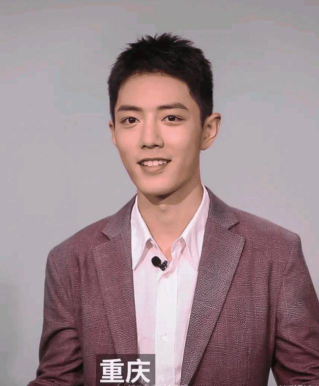 脸型和发际线的完美就意味着肖战寸头时正面不会差,而他的头型也是很