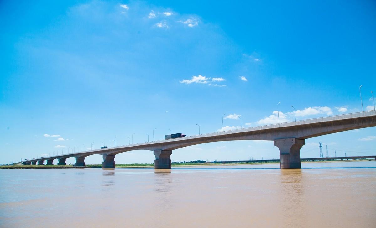 同时还地跨黄河,额尔古纳河,嫩江,西辽河四大水系