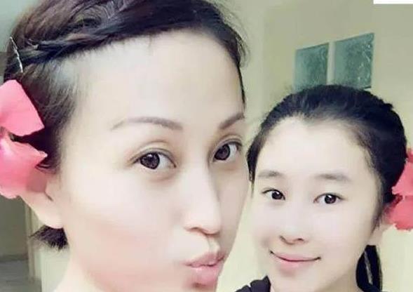 杨子大女儿哈佛毕业,前妻陶虹现身,气质优雅不输黄圣依_妈妈_父亲