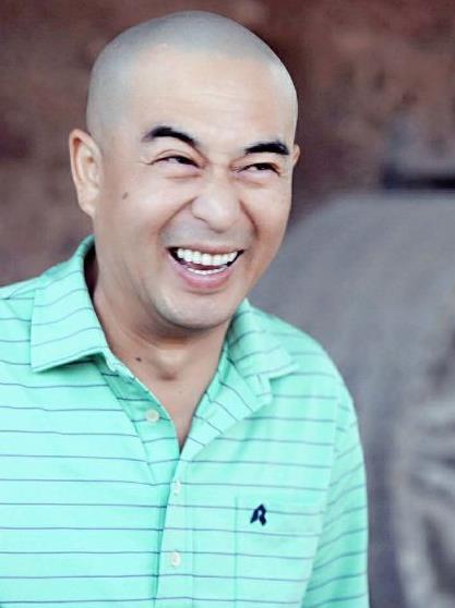 张嘉译:没成名之前,剃了头发签了合同被别人替代_张家义_观众_因为