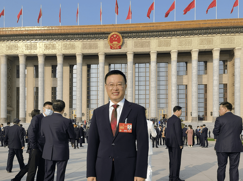 北京大成(重庆)律师事务所党委书记,事务所主任陈友坤作为一名律师界