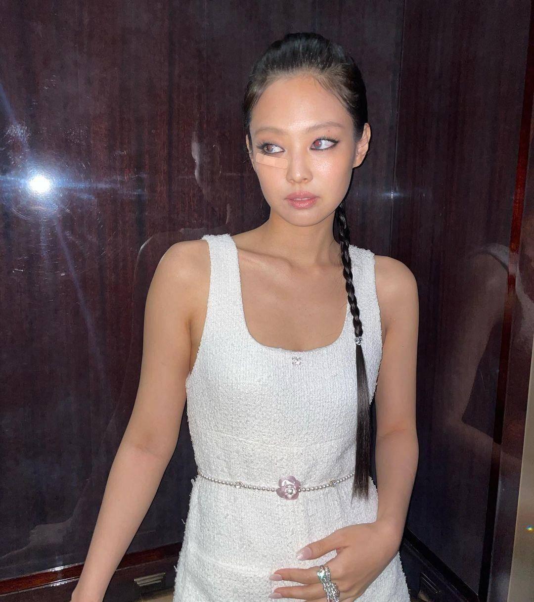 jennie出席巴黎时装周,与朴叙俊同框太养眼,好身材名不虚传_香奈儿