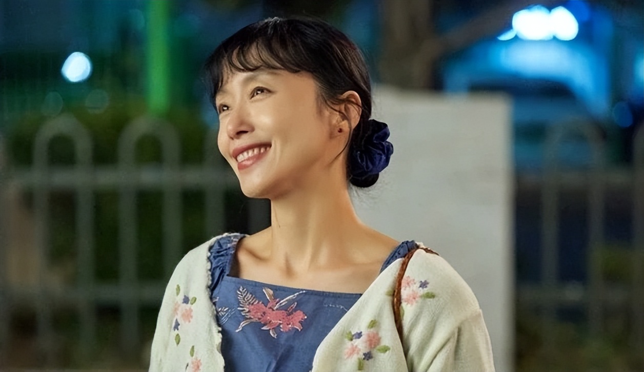 50岁全度妍再现浪漫女王,出道33年时隔17年,她感受到年龄偏见?