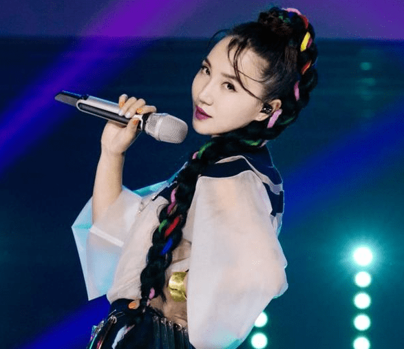 阿朵帮了大哥一帮,一下子把现场变成了个人主场,个人solo引发热议