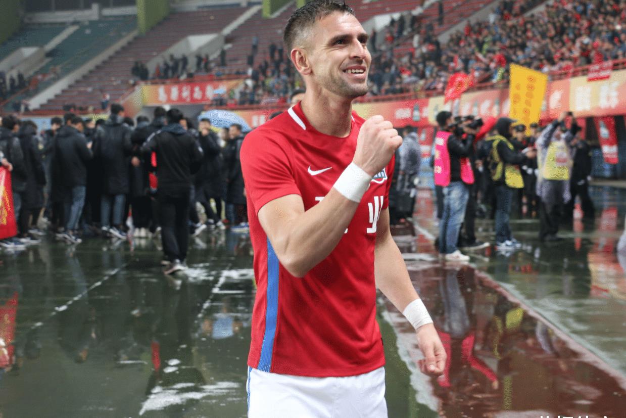 洛国富入选国足大名单引热议!名记:伊沃凭什么不能归化