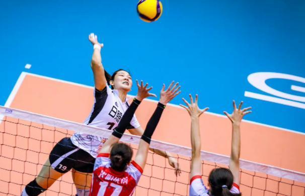 成为了山东女排的头号得分手,就连杜清清这一国手都要给孙杰让出位置