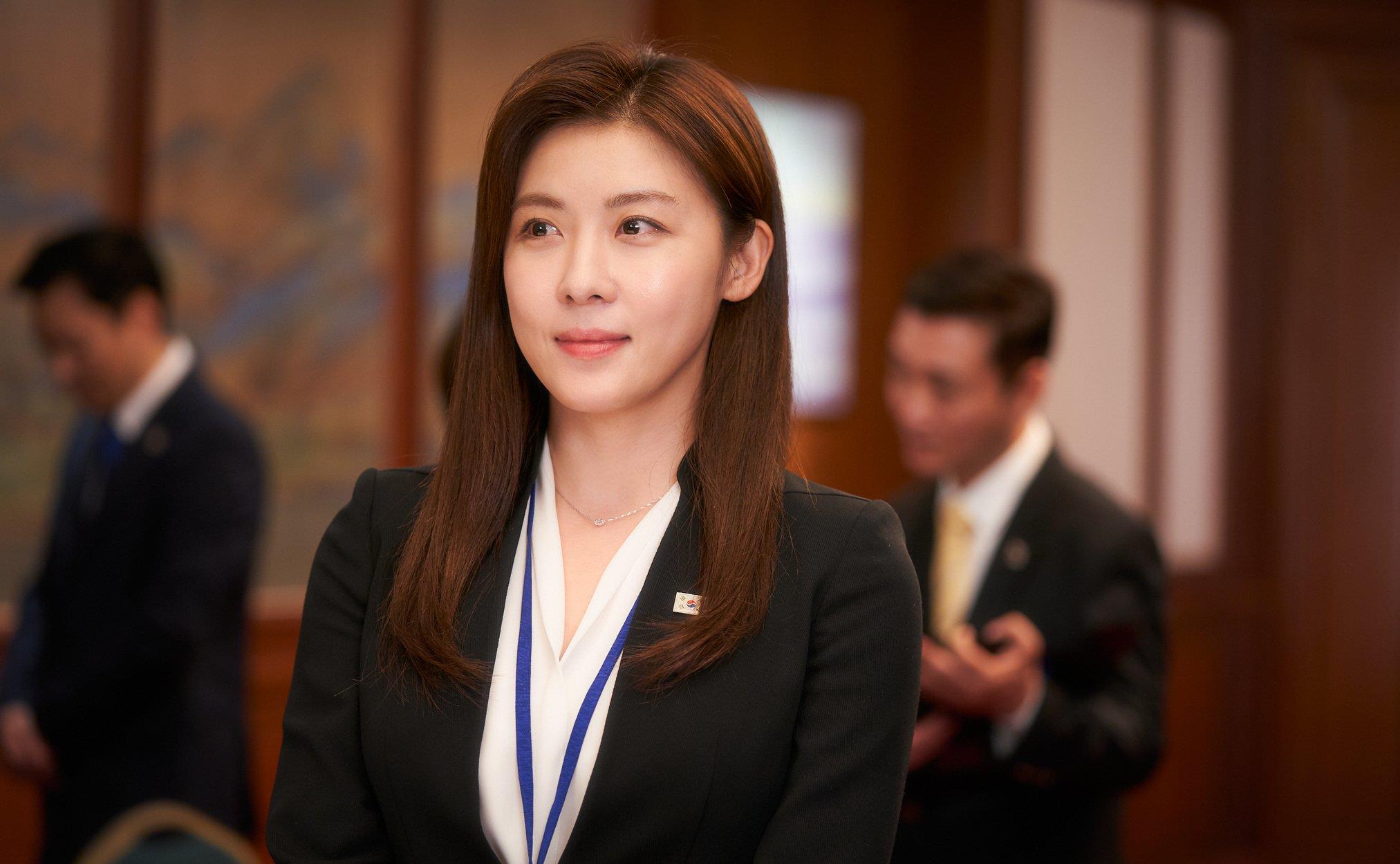 河智苑疑患抑郁,网上晒诡异图片,与雪莉自杀前神似_明星_因为_画作