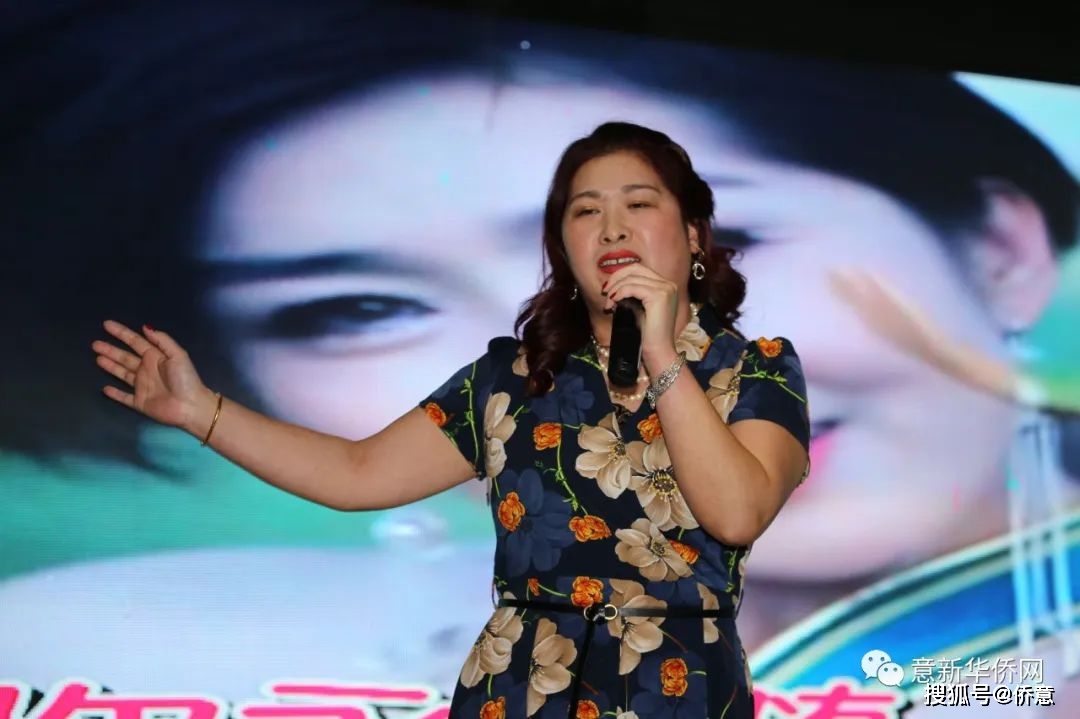 女士表演舞蹈《红枣树》陈玉翠女士演唱《女人花》妇女会姐妹团旗袍秀