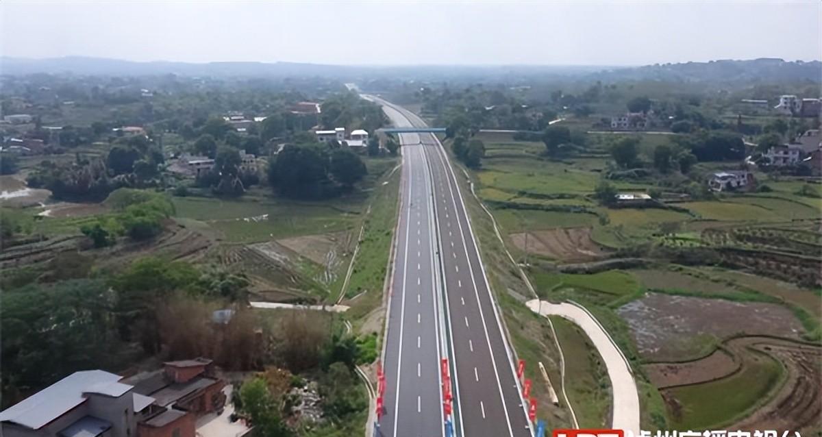 接g76厦蓉高速隆纳段,经得胜镇,玉蟾街道,宋观场,云龙镇,奇峰镇,玄滩