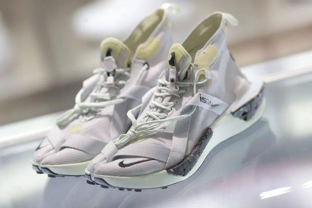 耐克抄袭国产?休闲鞋设计夸张,可拆卸玩法与李宁一致,太巧了?