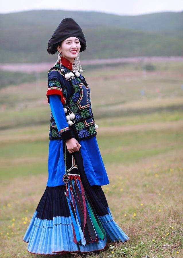 那个佩戴20斤银饰的彝族姑娘,想让我做上门女婿,生的孩子随我姓_妈妈