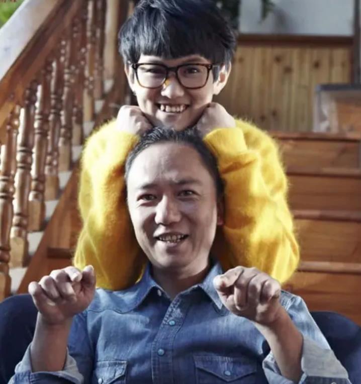 快女冠军段林希近照,身形消瘦巴掌脸抢镜,初中毕业后辍学惹人怜_成功