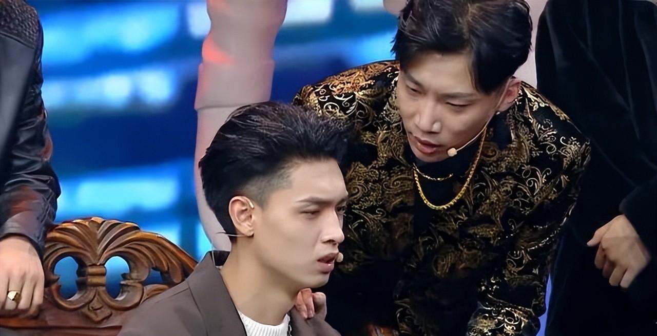 德云社秦霄贤售楼处买房,看到网友的晒图,"白月光"很是羡慕_老秦_观众