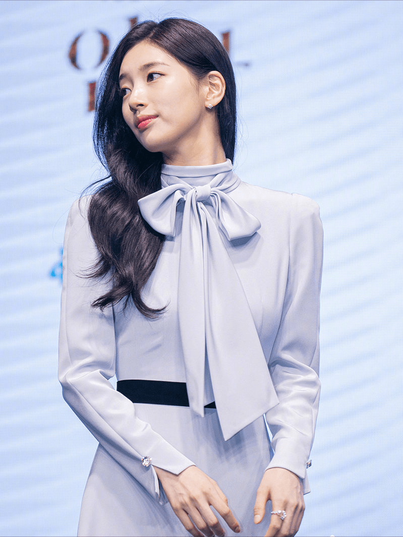 女神裴秀智出席活动生图曝光,浪漫连衣裙打扮真抢眼_设计的_整体_形象