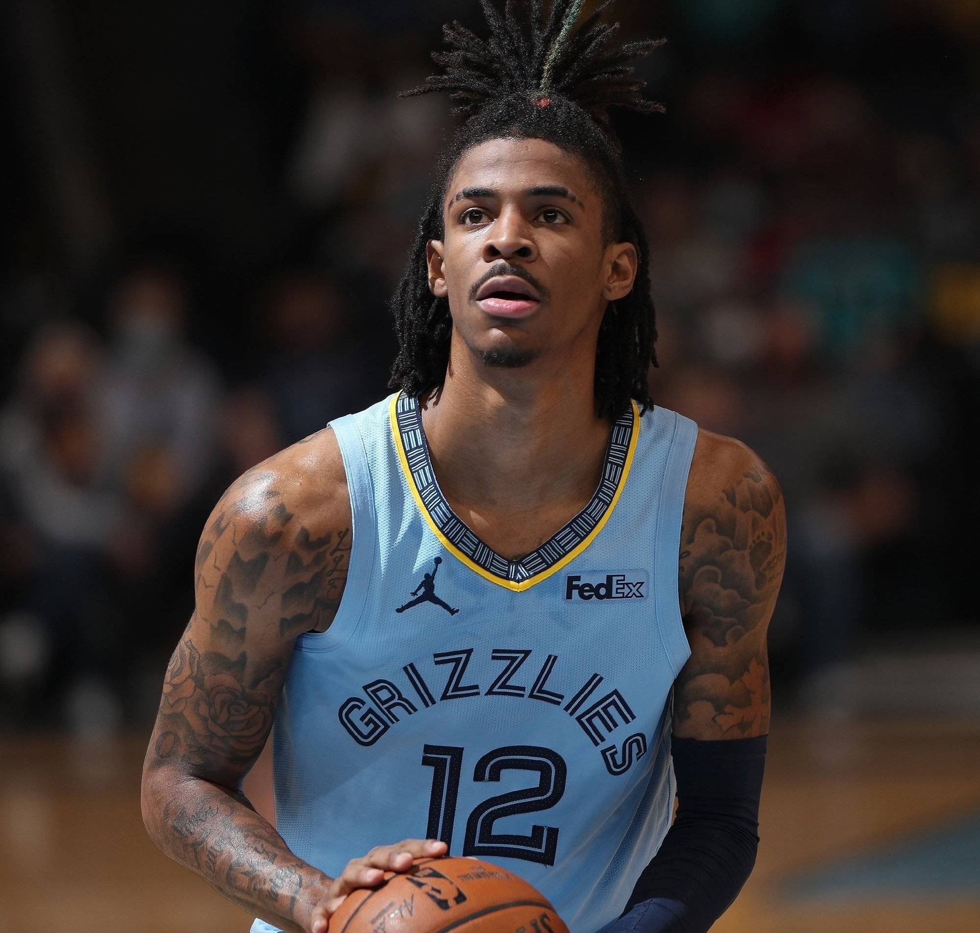 莫兰特泡夜店包厢铺满美金,给5万小费女服务员数钱抽筋_灰熊_丹佛