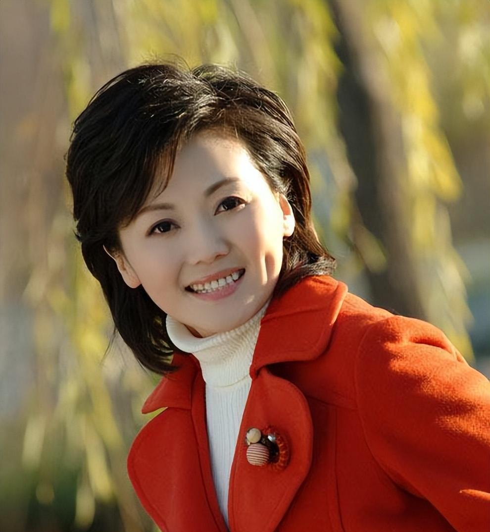 柴璐才貌双全,日后会是贤妻良母,却46岁仍单身,原因令人唏嘘_小时候