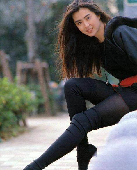 风情万种的王祖贤,为何在事业如日中天时突然退出演艺圈?