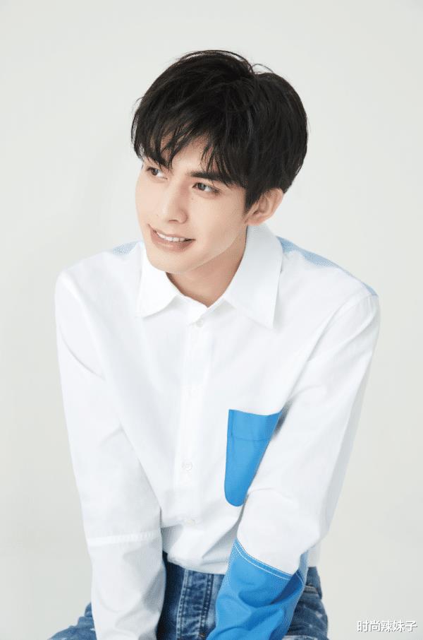 宋威龙"邻家哥哥",演绎画报人生的画风,爱上温暖阳光笑容