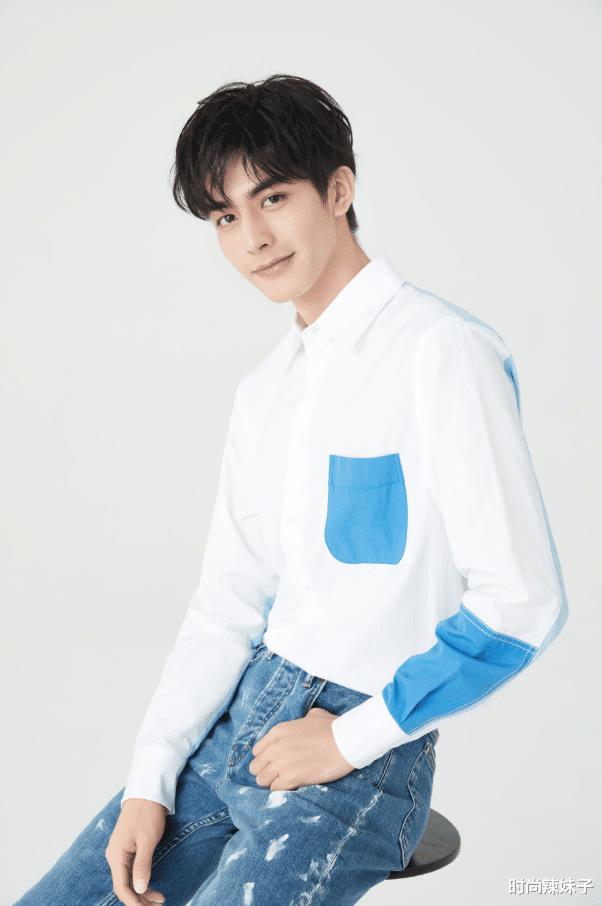 宋威龙"邻家哥哥",演绎画报人生的画风,爱上温暖阳光笑容