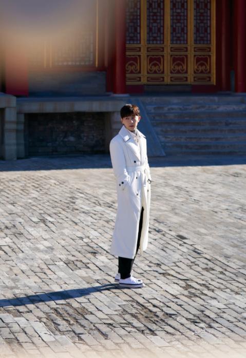 邓伦:首部电影遭遇腰斩,时尚代言却拿到手软