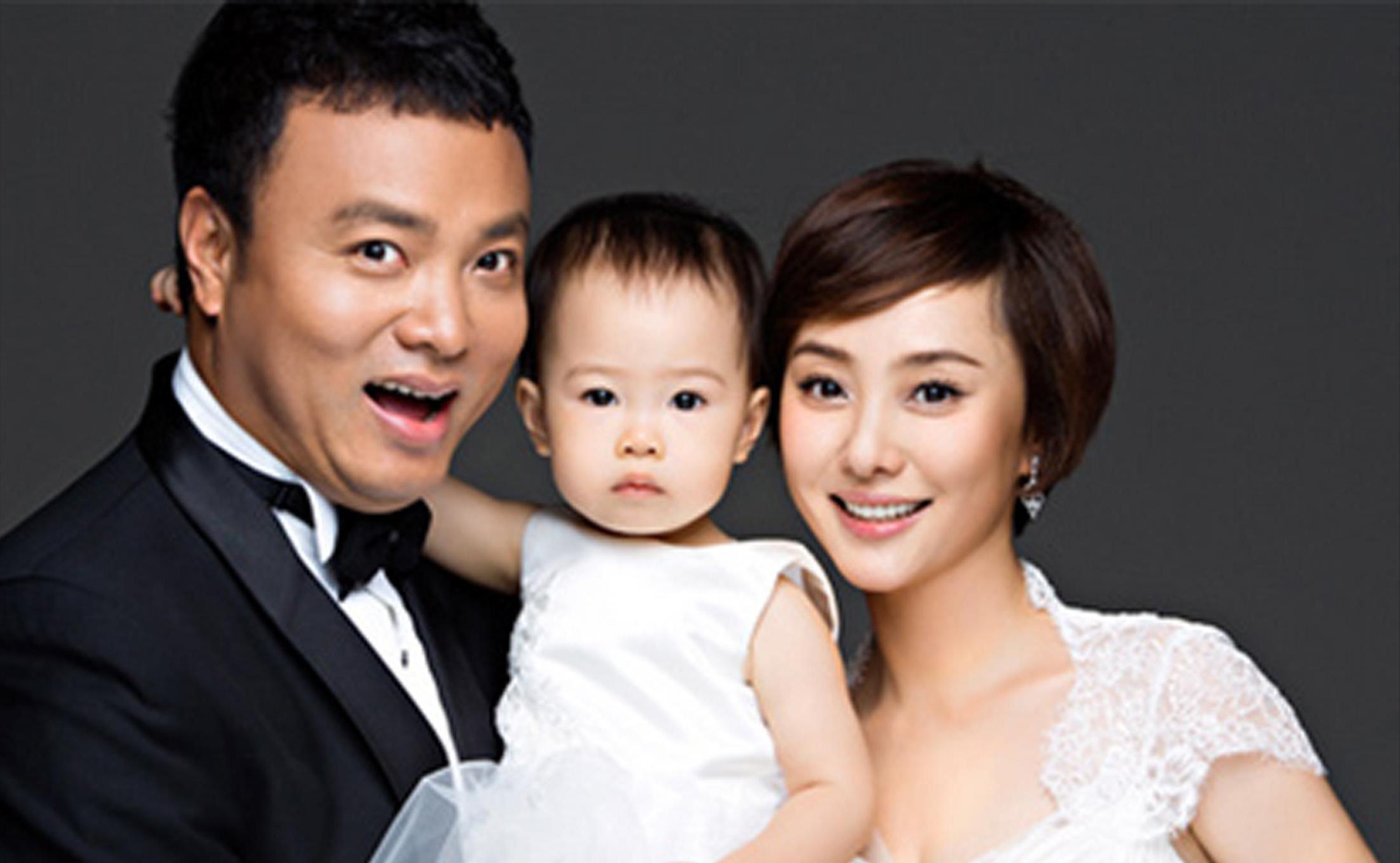 央视主持人沙桐:与前妻离婚后,二婚娶小12岁娇妻,55岁再离婚_父亲