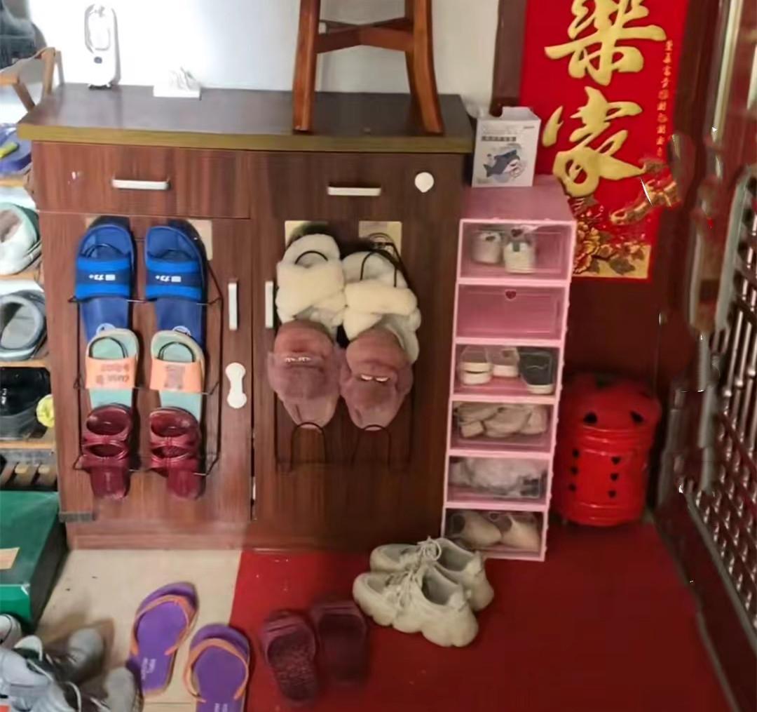 广东:把鞋架摆女子家门口,让邻居挪走还不肯,邻居:我家鞋子多_空间