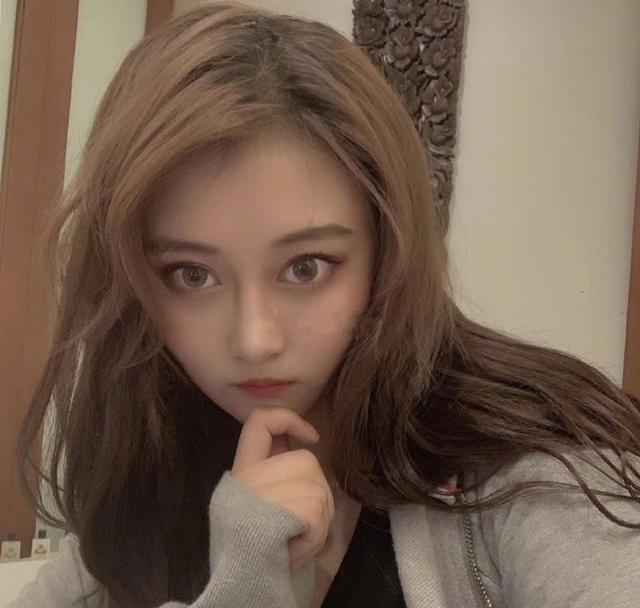 还记得《巴啦啦小魔仙》的凌美琪吗?24岁花臂傍身,美成网红脸_孙圳_变