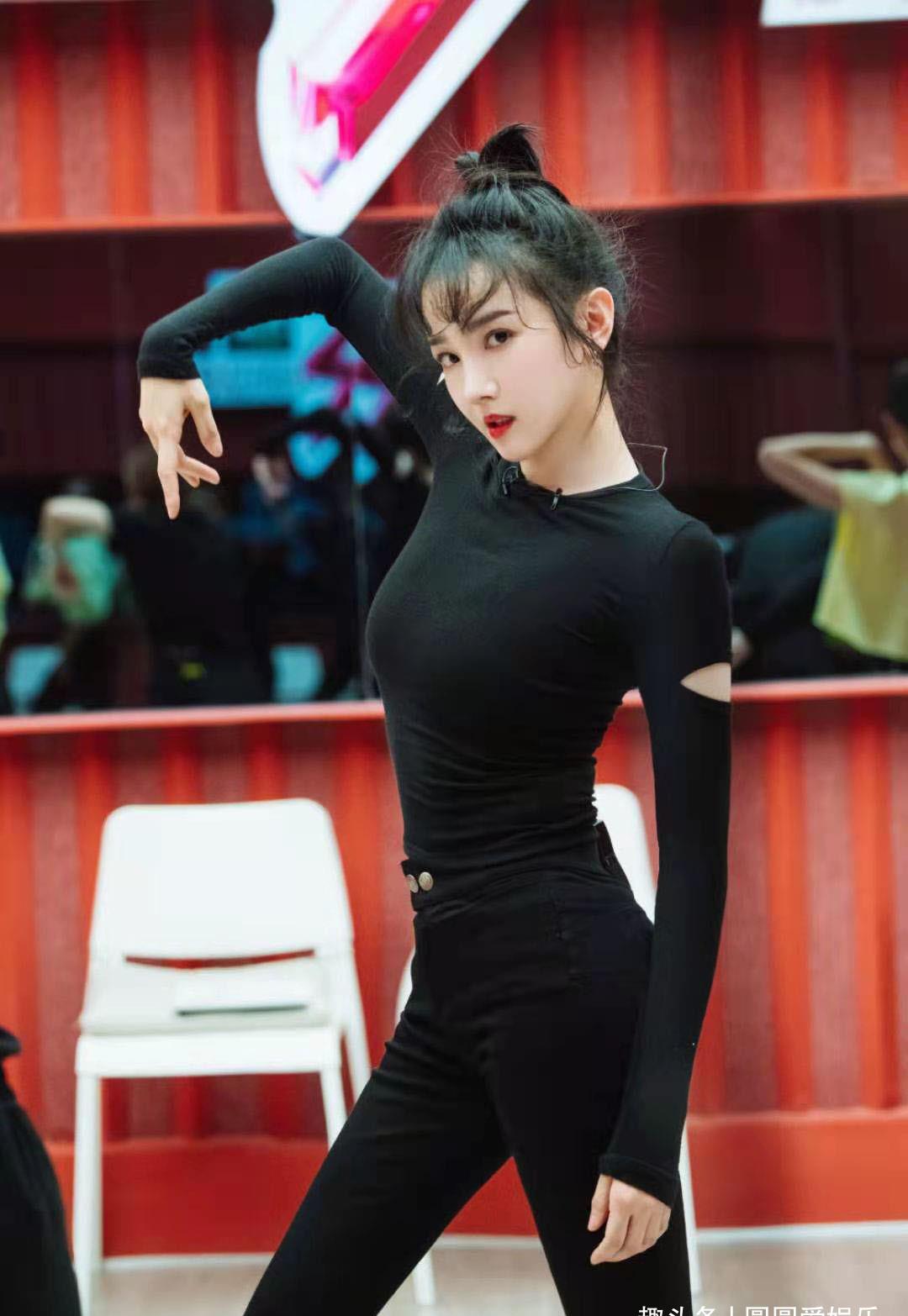 黄晓明退出《浪姐2》后,李菲儿暗暗较劲,被大众发现端倪_陈小_选择了