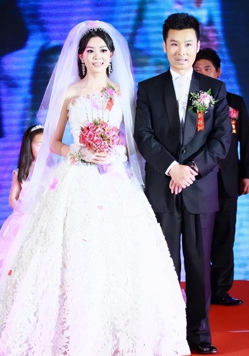 歌唱家刘和刚:小院失窃老酒被偷,免费办声乐班遭质疑,好人难做_母亲