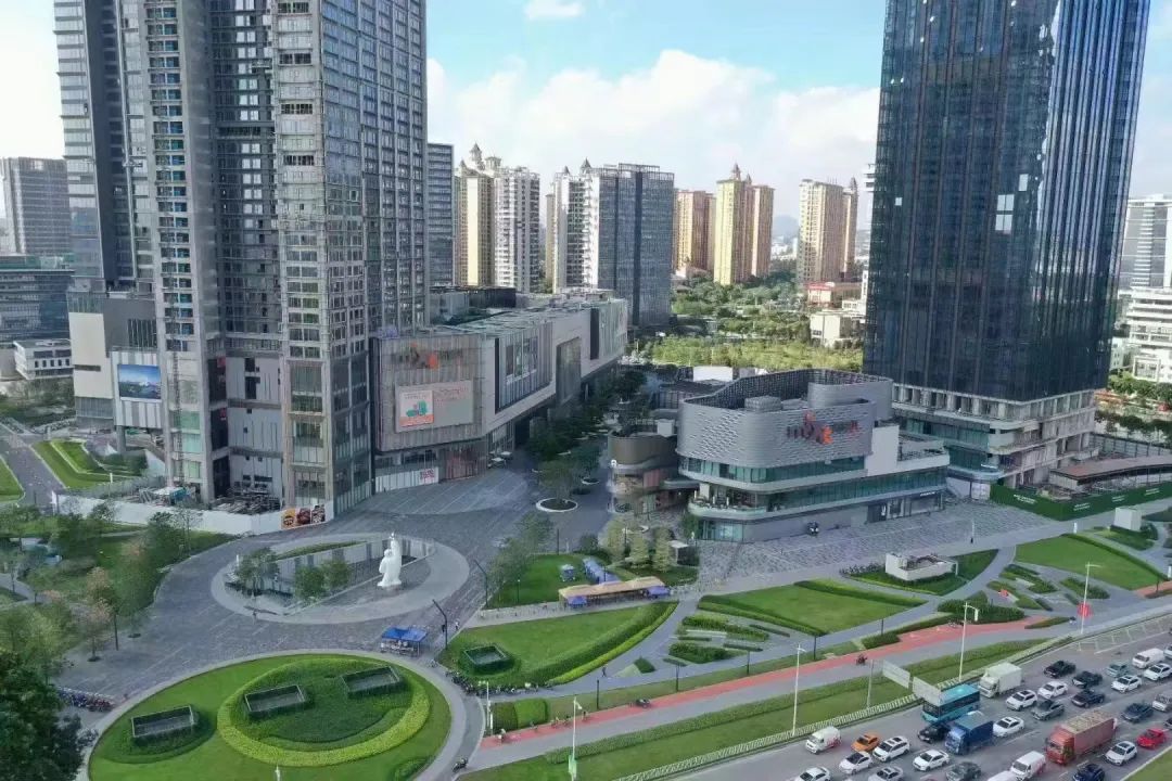 东莞首家万象汇与此同时,sic嘉宏国际中心以"欢乐磁场"为景观主题