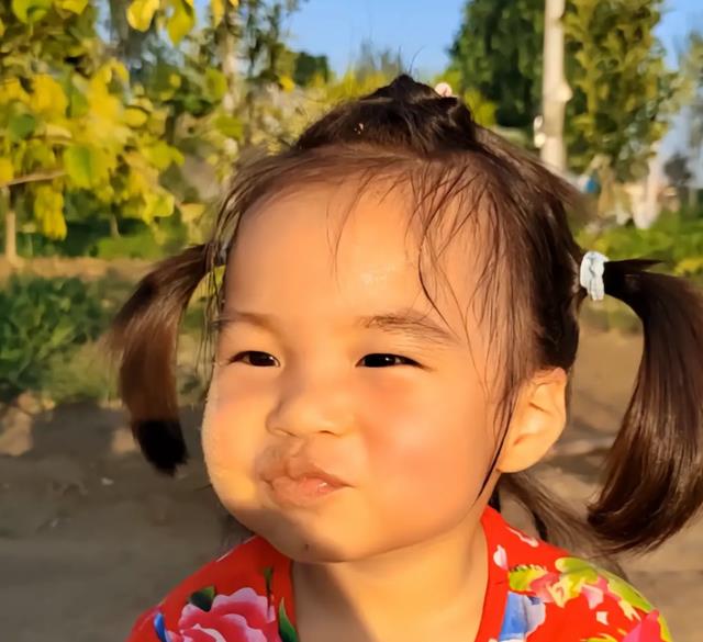 眼泪！山东涛子公开2岁女儿月月死亡过程，回应捐献眼角膜初衷
