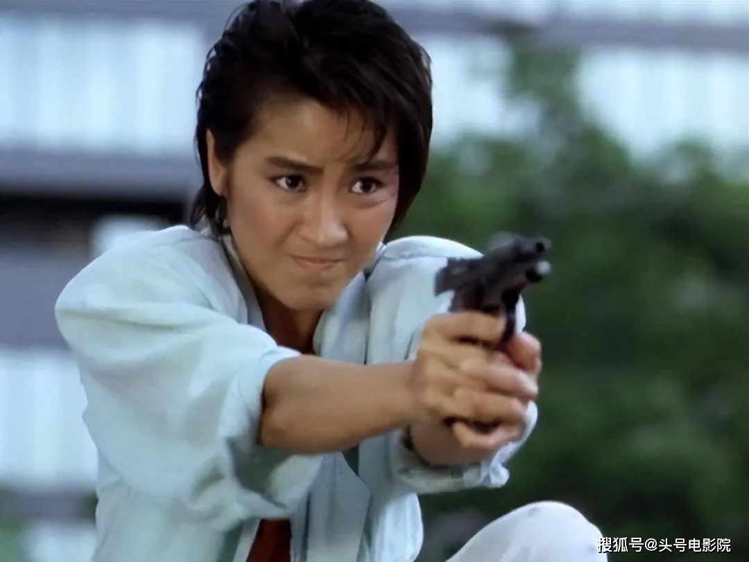 之后又再次复出,杨紫琼就是拍的和成龙主演的电影《警察故事3》