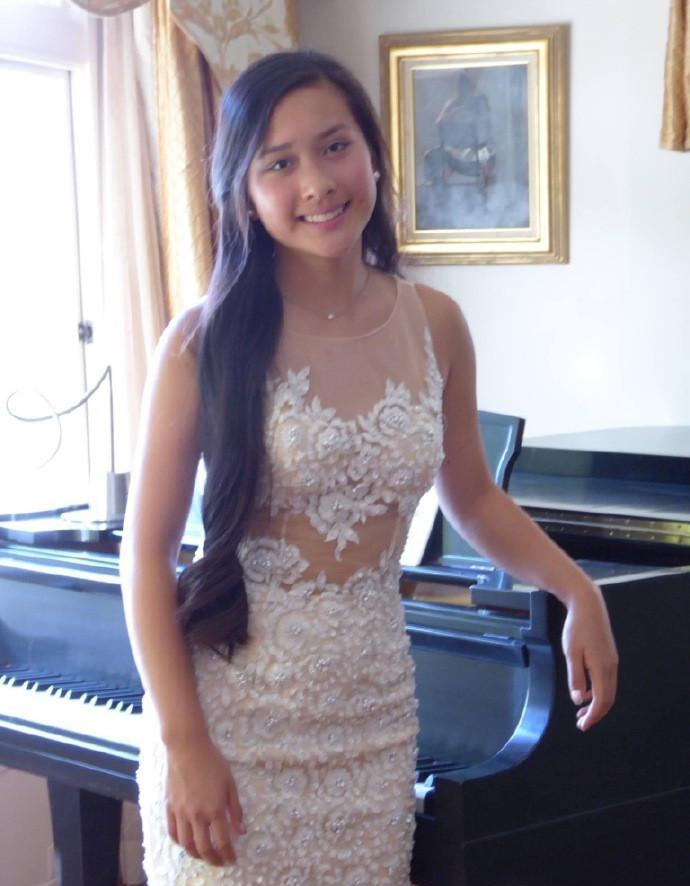 亲生姐妹气质大不同,妹妹随妈,姐姐像爸_许文_身材_服装