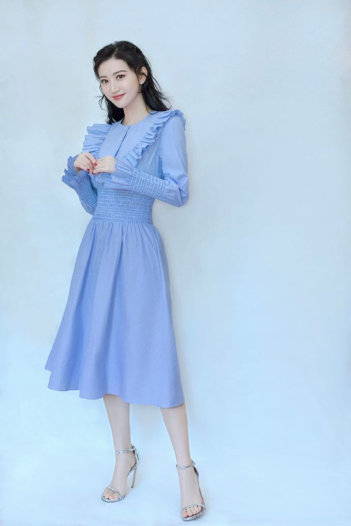 景甜蓝色束腰连衣裙优雅写真_张继科_网友_作品