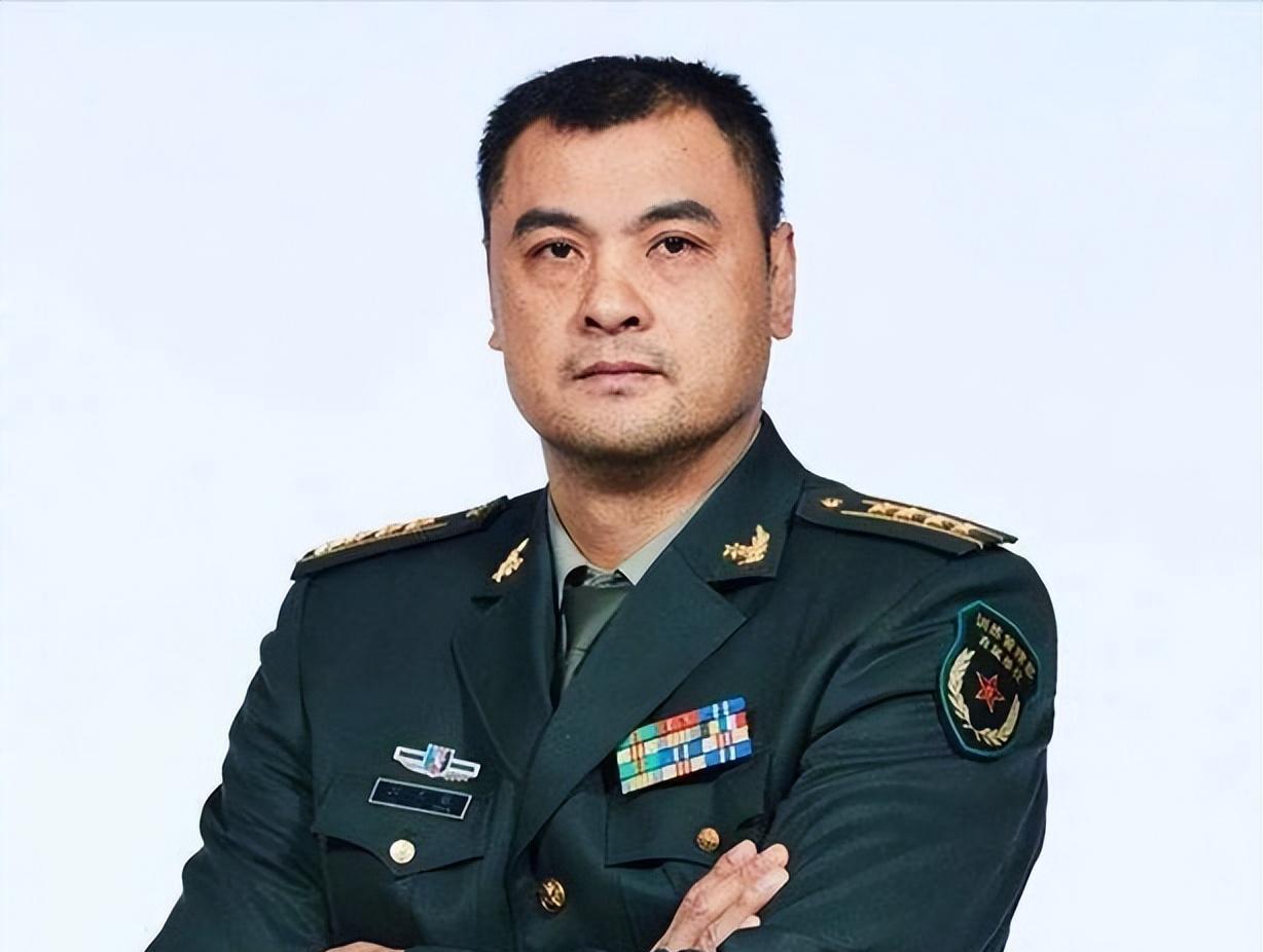 "战神"刘玉栋:走上仕途娶小娇妻,儿子因病不能打球_训练_时候_成绩