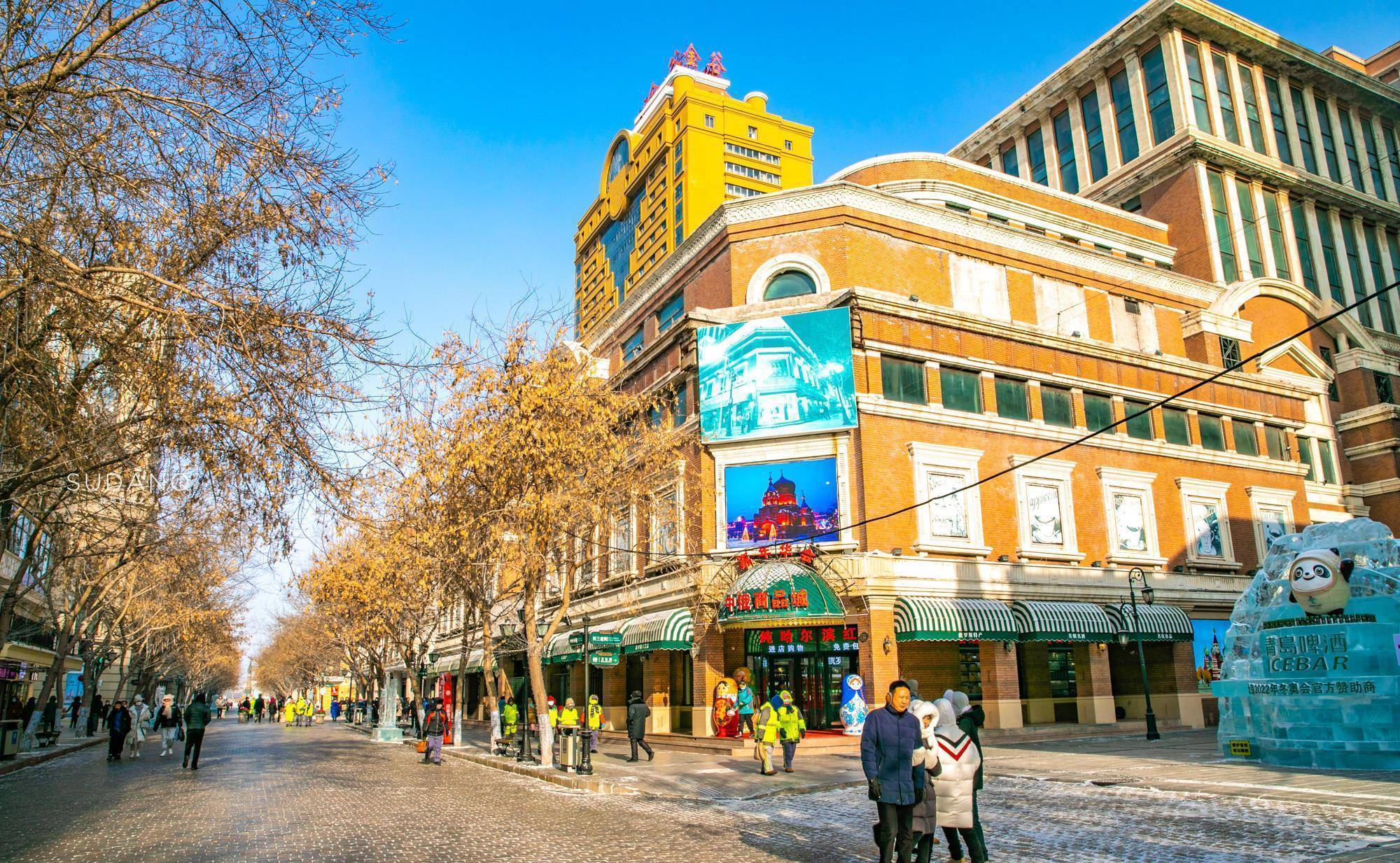 哈尔滨的中央大街:中国第一条步行街,被誉为"亚洲第一街"_建筑_游客