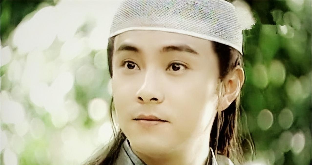 张卫健年轻时在香港演艺界颜值可谓"玉树临风,潇洒倜傥",在各类偶像剧