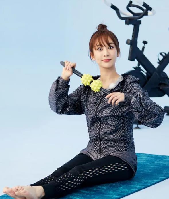 渔网紧身裤搭配渔网卫衣,杨紫的瑜伽生活,网友:真羡慕_时尚_女明星