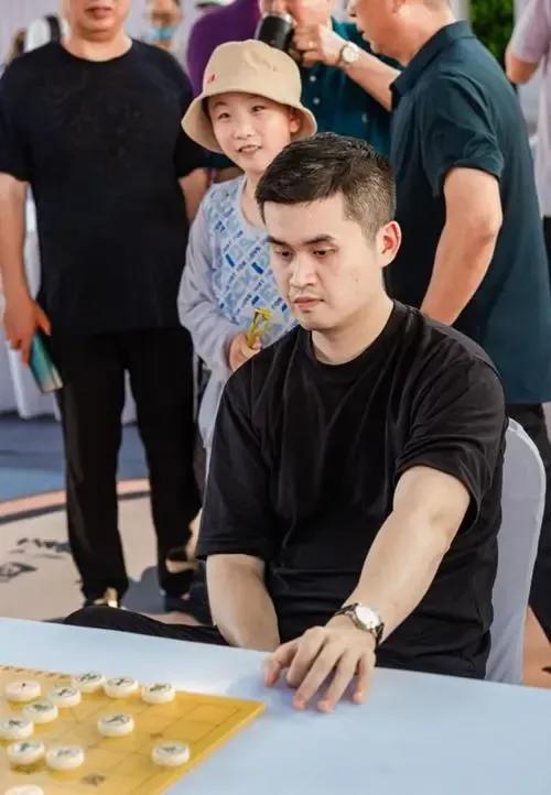 胡荣华的十连胜和王天一的十连胜哪个更难?_个人冠军_时代_国际象棋