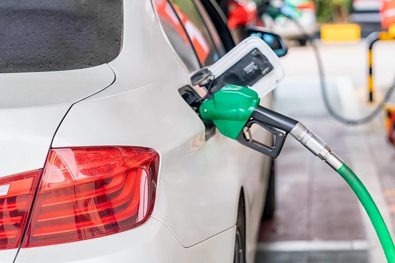 油价大跌成型,今日3月16日,国内加油站调价后92,95号汽油售价_调整