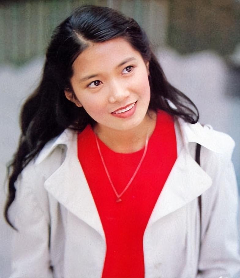 女星李芸:母亲早逝,父亲和伯父都是名演员,她出国后离婚又再婚_杜小双