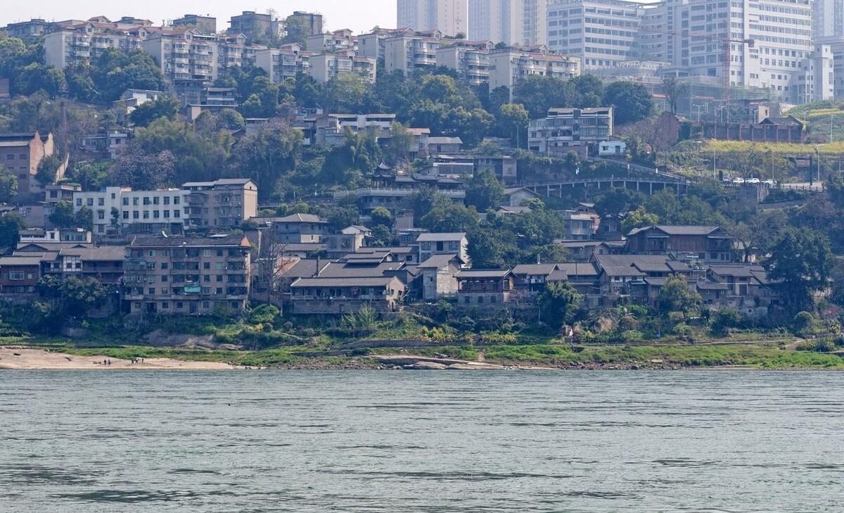 航拍重庆白沙古镇 拥有全国最高吊脚楼 曾有"小香港"美誉_码头_过河