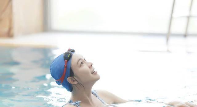 李艾泳衣软萌可爱,麦迪娜舞姿太感人,准妈妈就算怀孕了也要美丽优雅