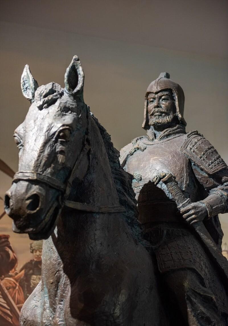 到了秦始皇二十六年,蒙恬做了秦国的将军,大家都知道蒙恬的爷爷蒙骜