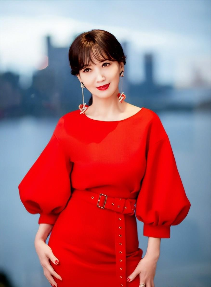 整容p图滤镜,揭开这2位年过60岁的女明星,冻龄背后的真相_赵雅芝