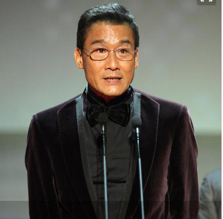 1958年,梁家辉出生在香港的一个普通家庭里.