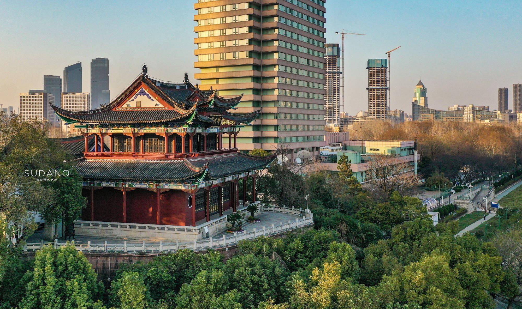 航拍晴川阁:武汉三大名胜之一,有"楚天第一楼"之美誉_黄鹤楼_建筑