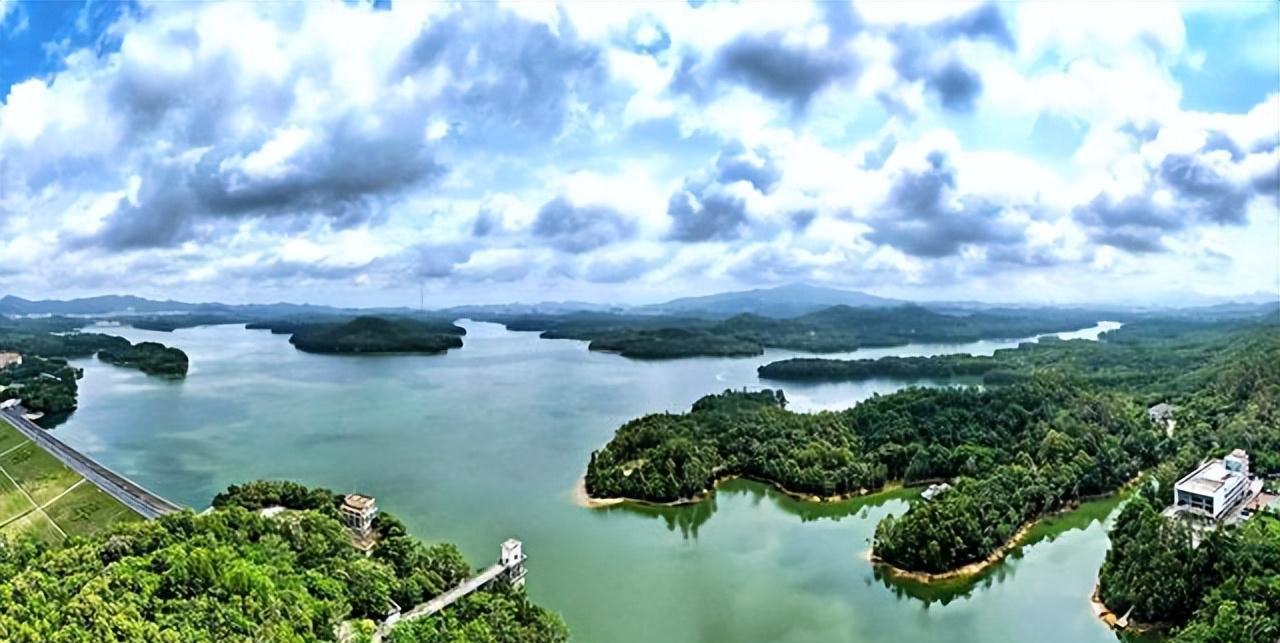 广东地理:铁岗水库,深圳境内最大的水库,集水面积达64平方公里_建设